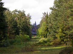 Durchblick zur Kapelle