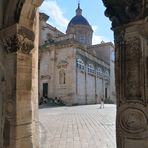 Durchblick zur Kathedrale von Dubrovnik