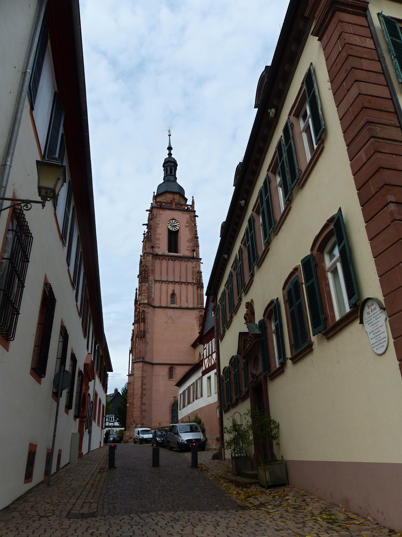 Durchblick zur Kirche