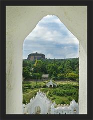 Durchblick zur Mingun Pagode