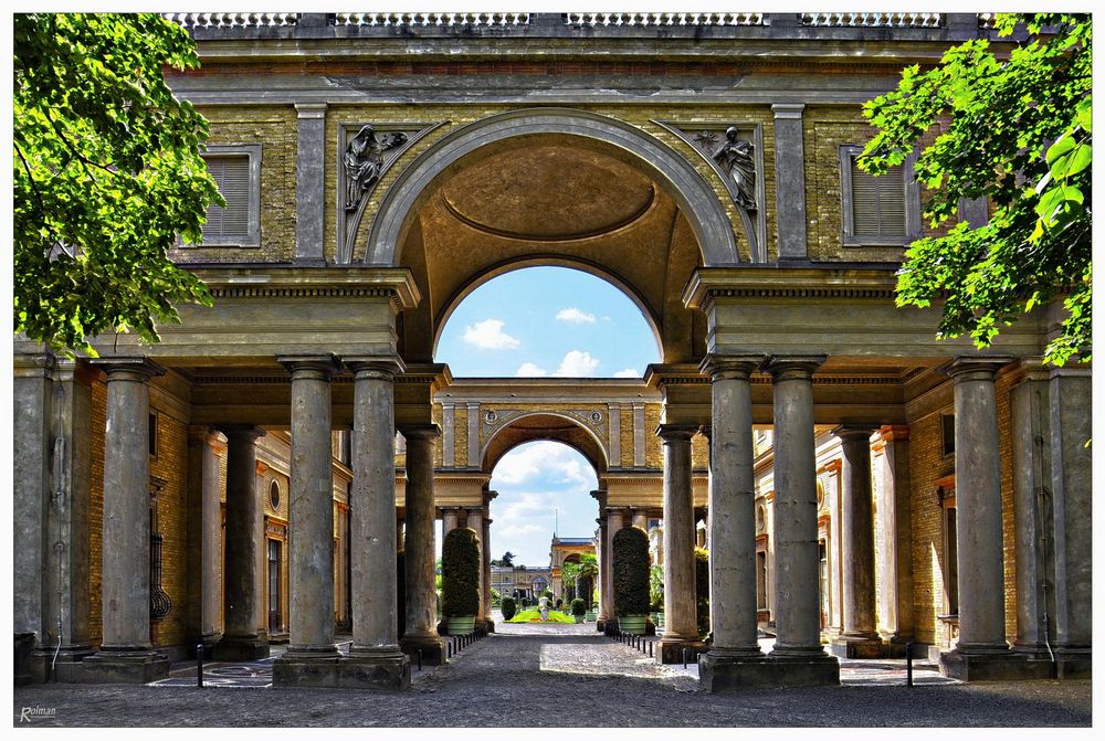 Durchblick zur Orangerie in Sanssouci