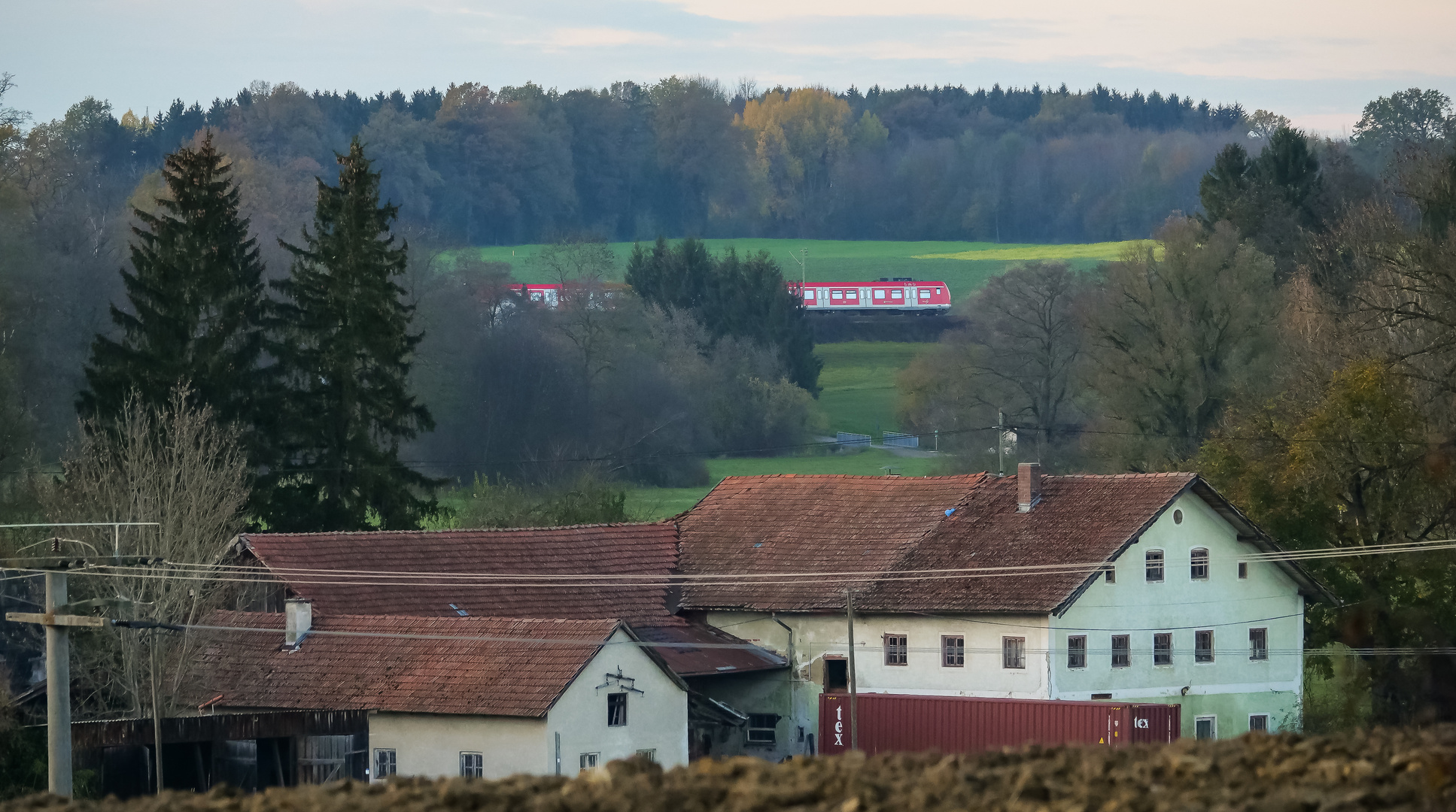 Durchblick zur S-Bahn