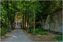 Durchblick zur St. Alban-Kirche