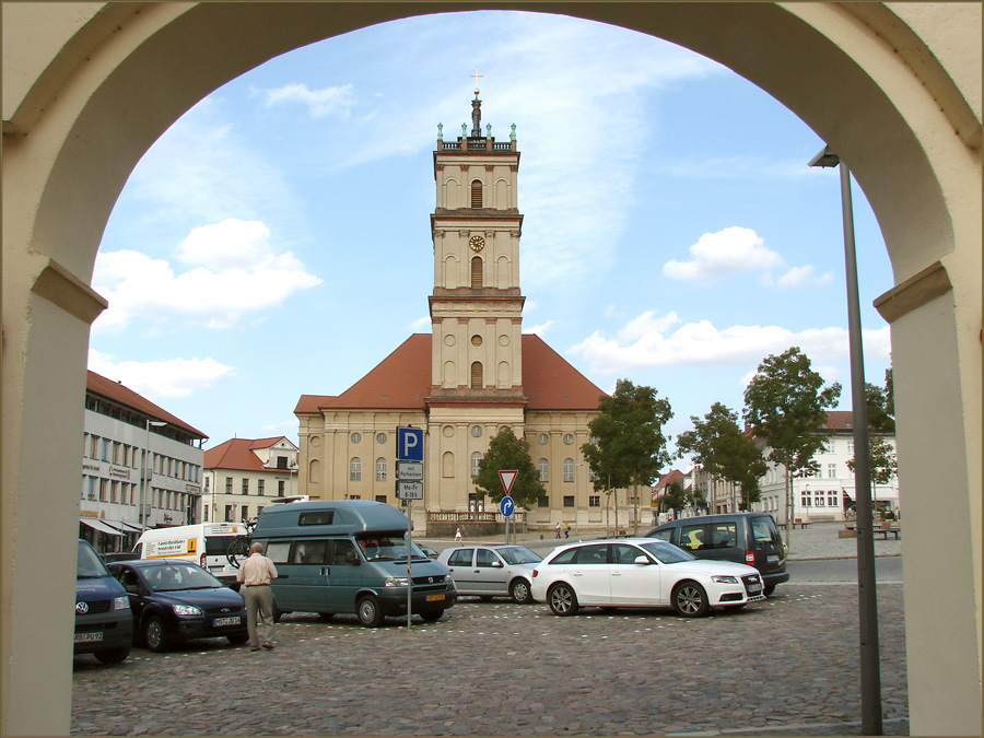 "Durchblick" zur Stadtkirche am Marktplatz