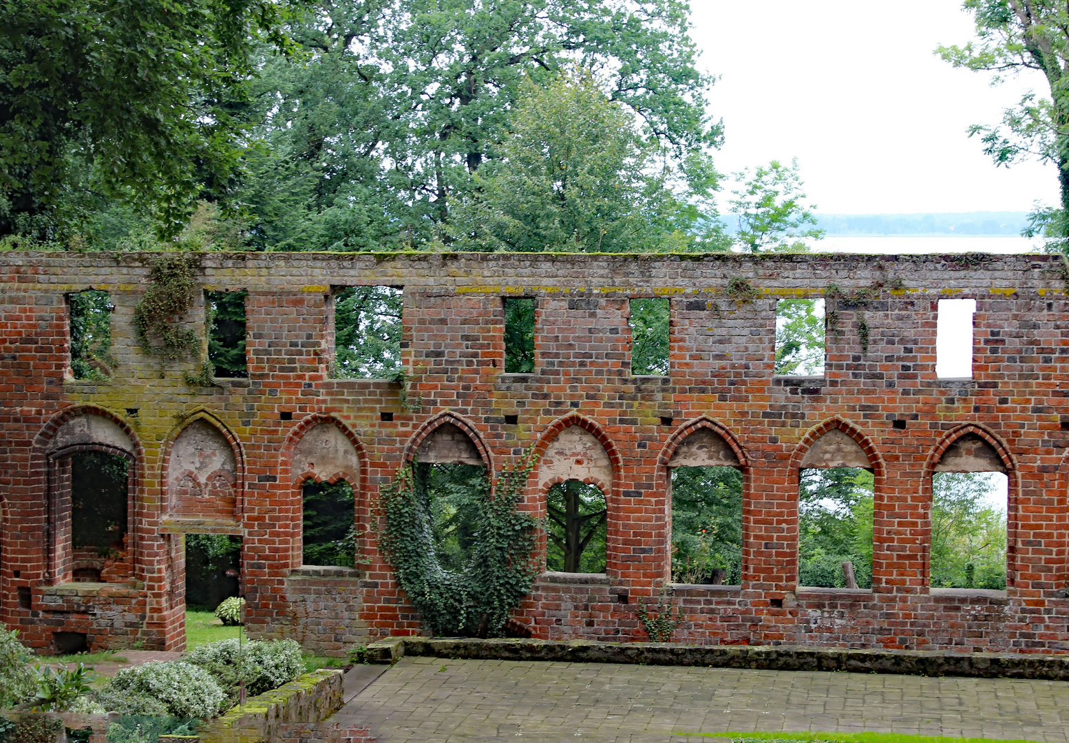 Durchblicke in Klosterruine