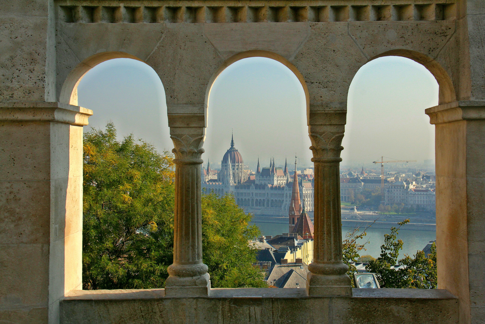 Durchblick...von der Fischerbastei aufs Parlament