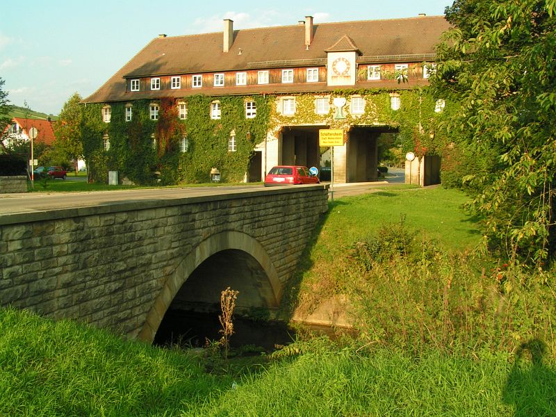 Durchfahrt am Eingang