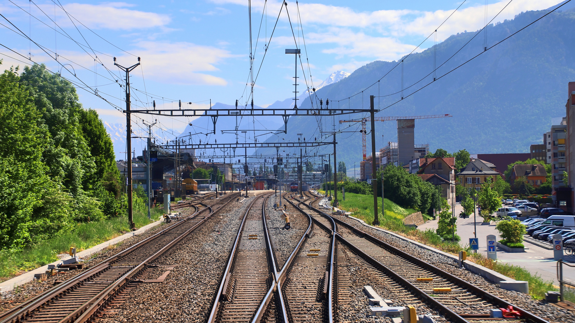 Durchfahrt durch den Bahnhof Sion