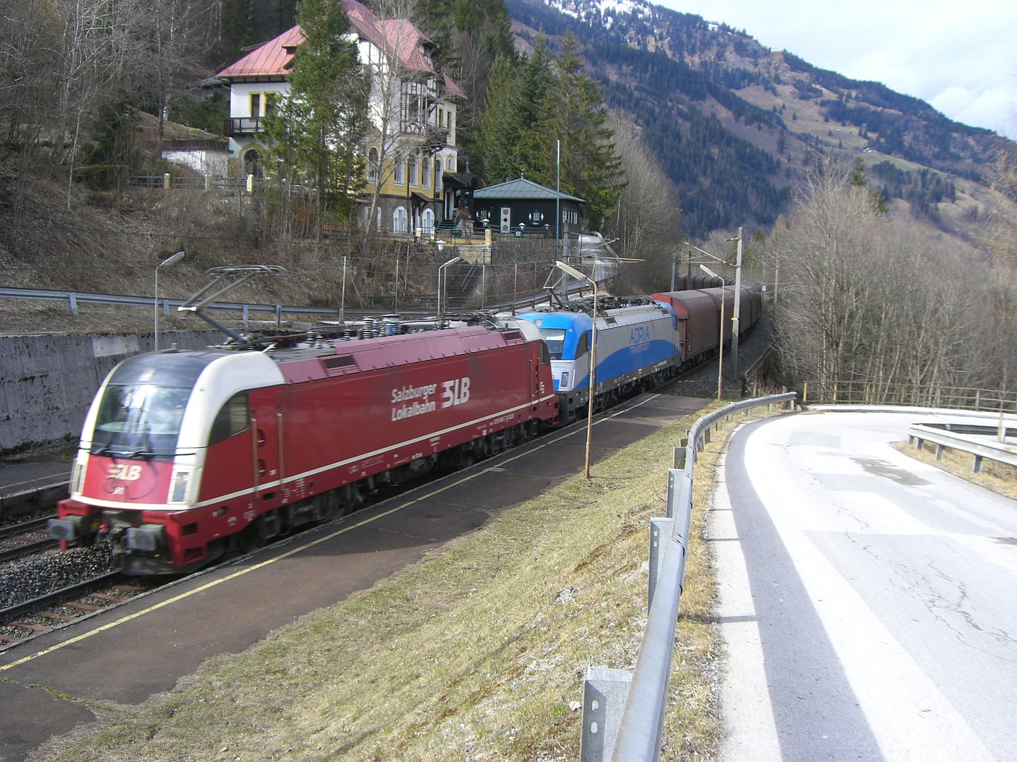 Durchfahrt in einer aufgelassen Haltestelle