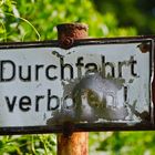 Durchfahrt verbogen.