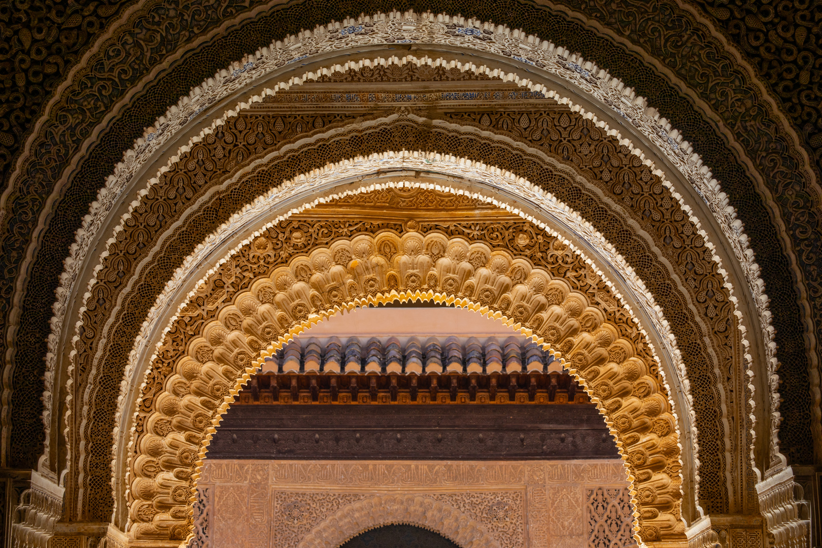 Durchgänge und Bögen der Alhambra