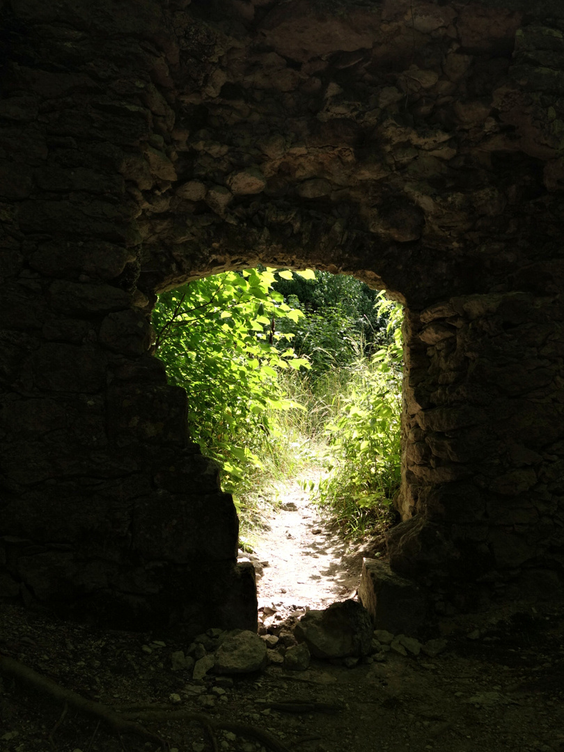 Durchgang in der Burgmauer