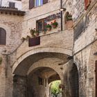 Durchgang mit Durchblick in Assisi