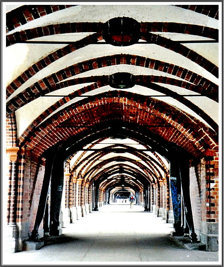 Durchgang Oberbaumbrücke