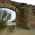 Durchgang zum Strand im Regen