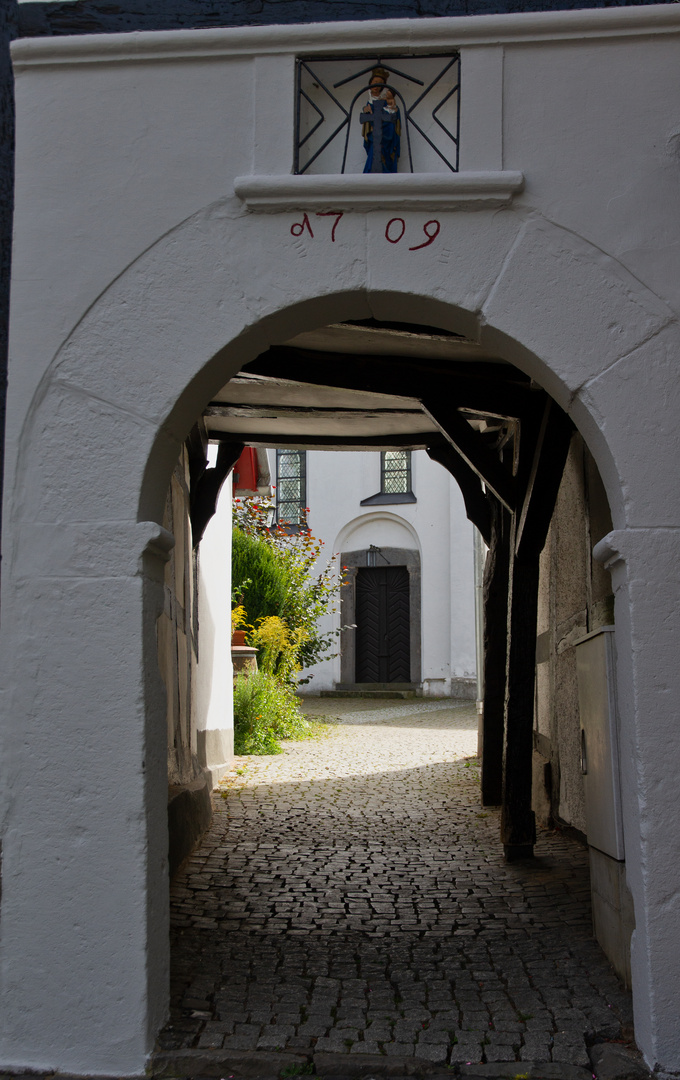 Durchgang zur Kirche