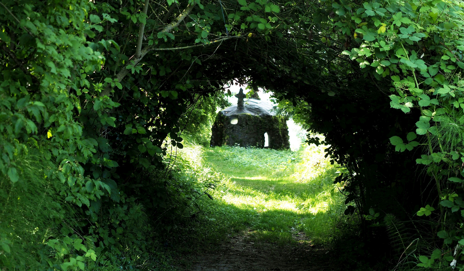 Durchgang zur Lourdes Grotte