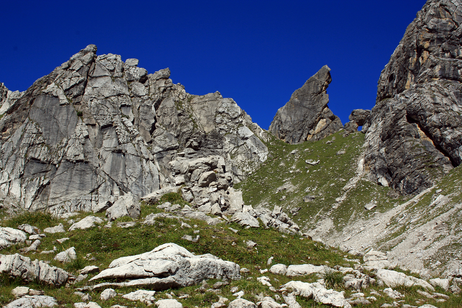 "Durchs Loch in die Landschaft!