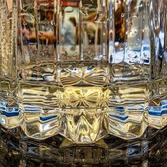 durch's trinkglas...