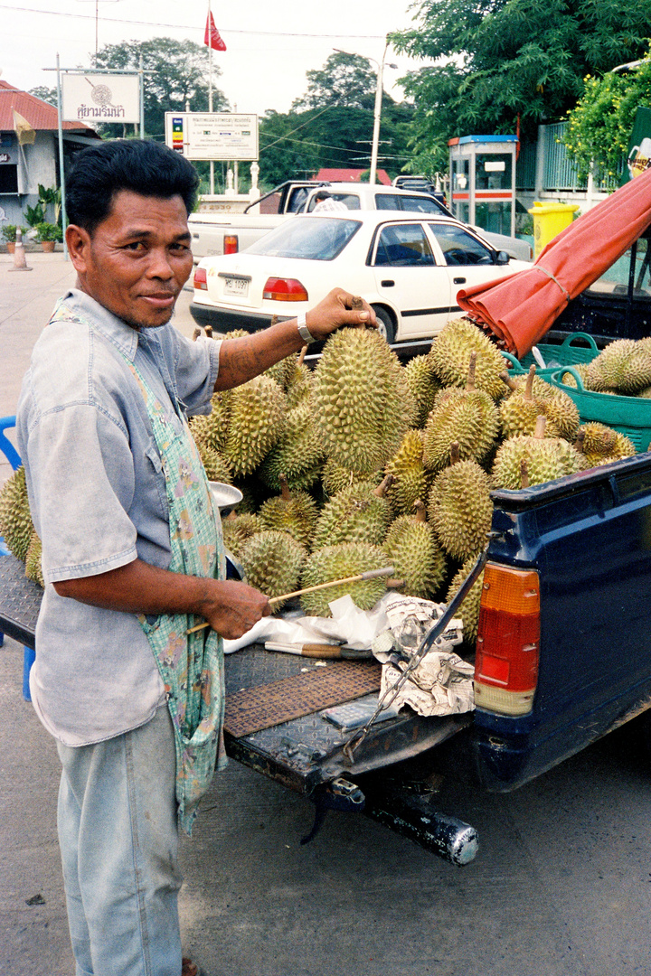 Durianverkäufer in Chiang Mai  -  Thailand