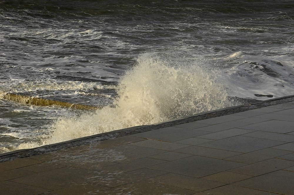 Dusche gefällig? Auf der Borkumer Promenade bei Windstärke um 10?