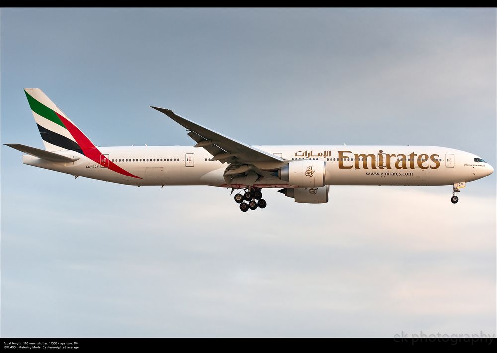 DUS/EDDL - Emirates Boeing 777-31H (ER)