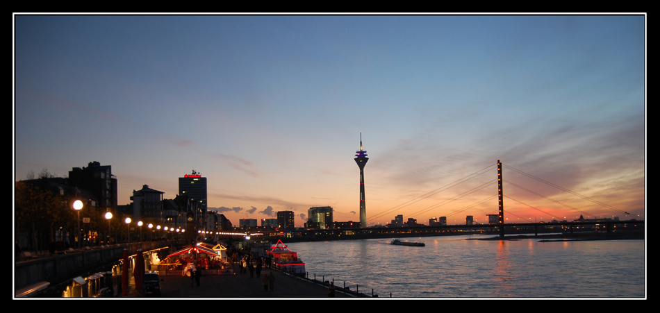 Dusseldorf by night ...