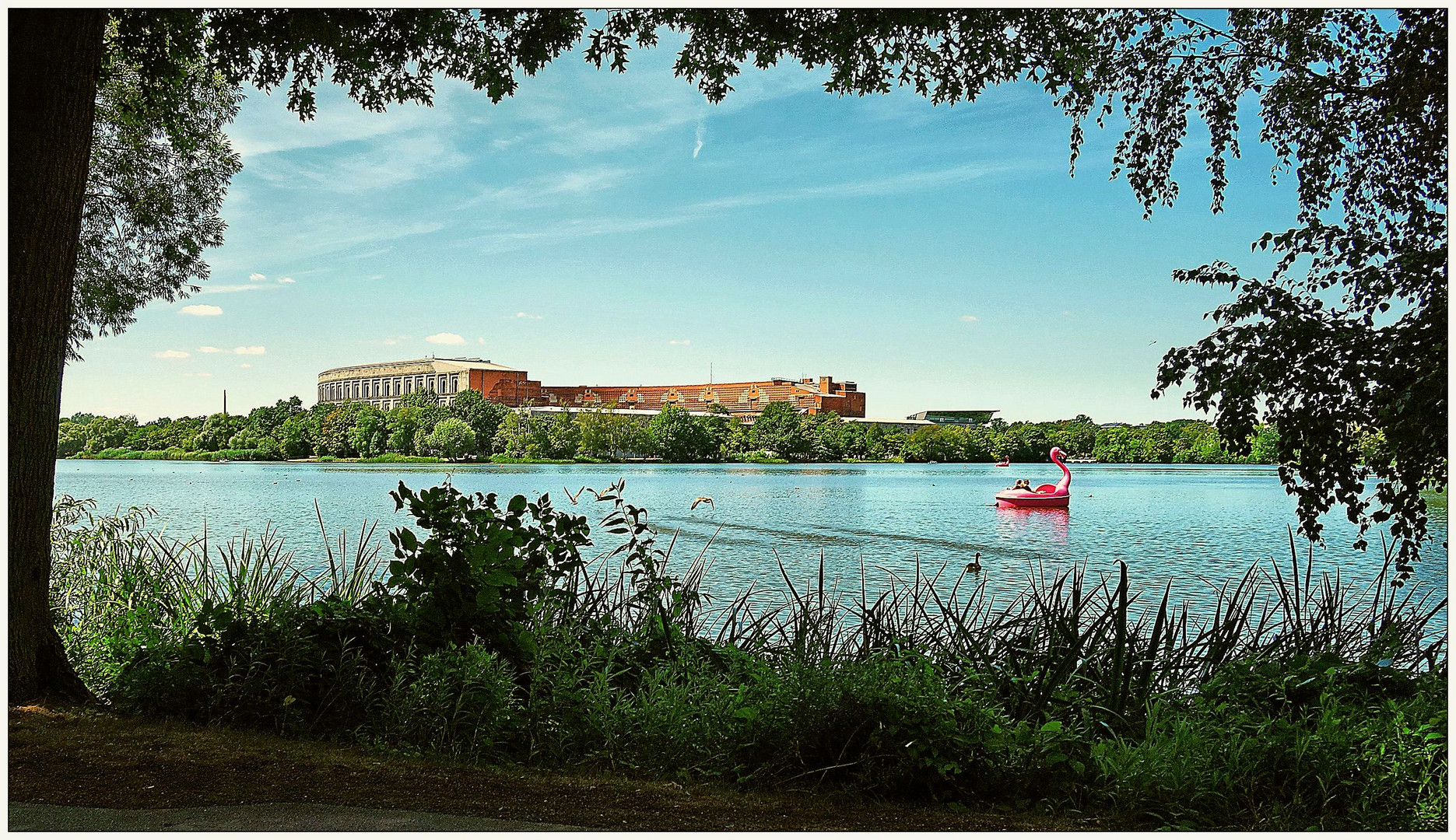 Dutzendteich mit Kongresszentrum