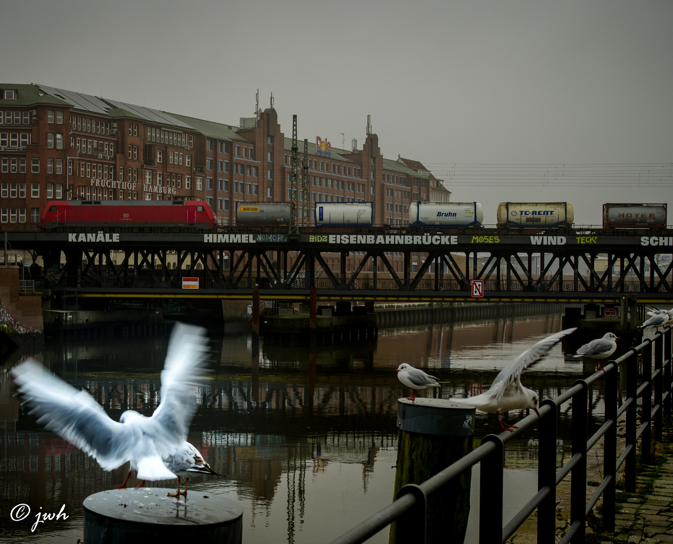 Dynamik an der Oberhafenbrücke in Hamburg