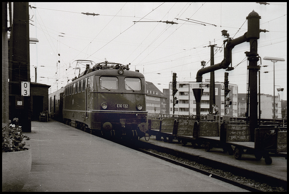 E 10 132 in Köln Hbf, 1968