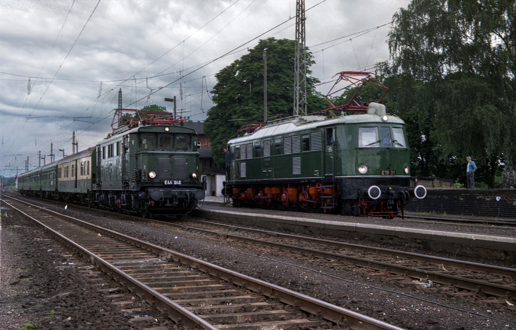 E 18 31 und E 44 046 am Bahnhof von Mockrehna