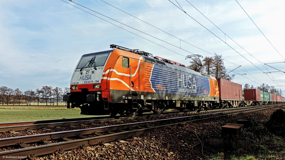 E 189 096 ES 64 F4-996 mit einem gem. Güterzug