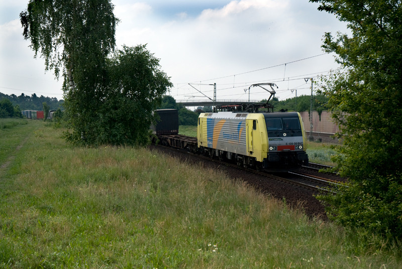 E 189 mit ein Güterzüg aus die Schweiz