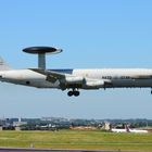 E-3 AWACS vor der Landung in Brüssel