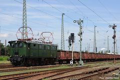 E 77 10 im Merseburger Güterbahnhof