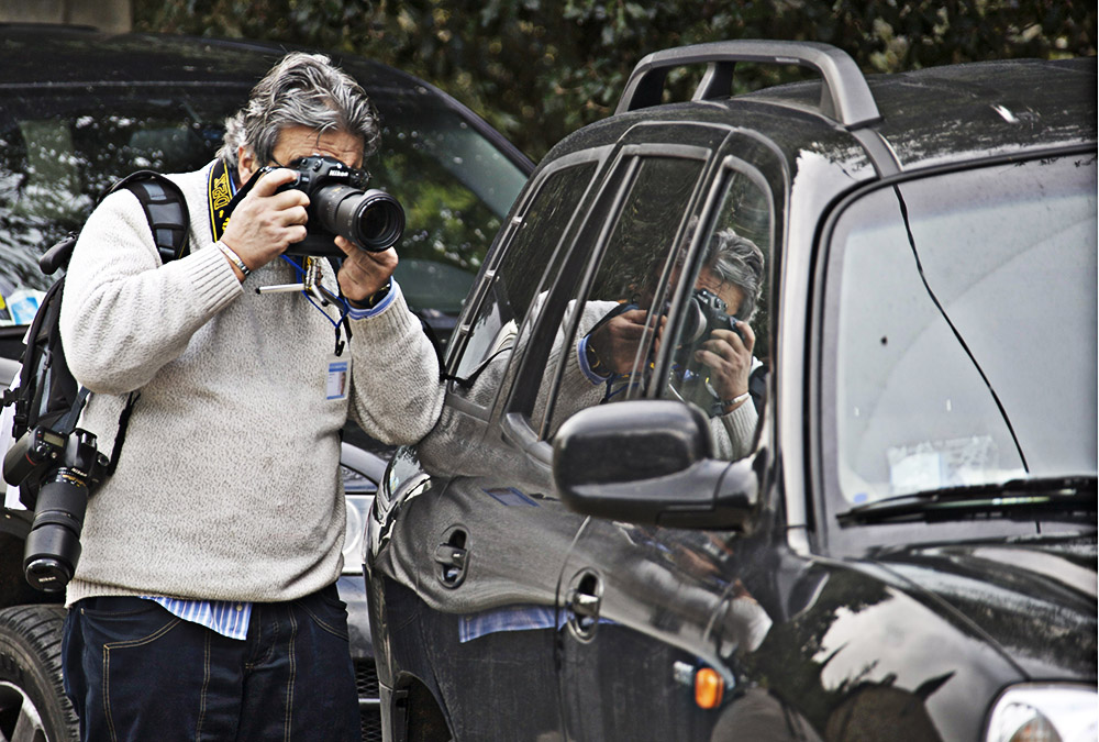 E' COSì CHE I FOTOGRAFI SI CONTROLLANO LA BARBA?