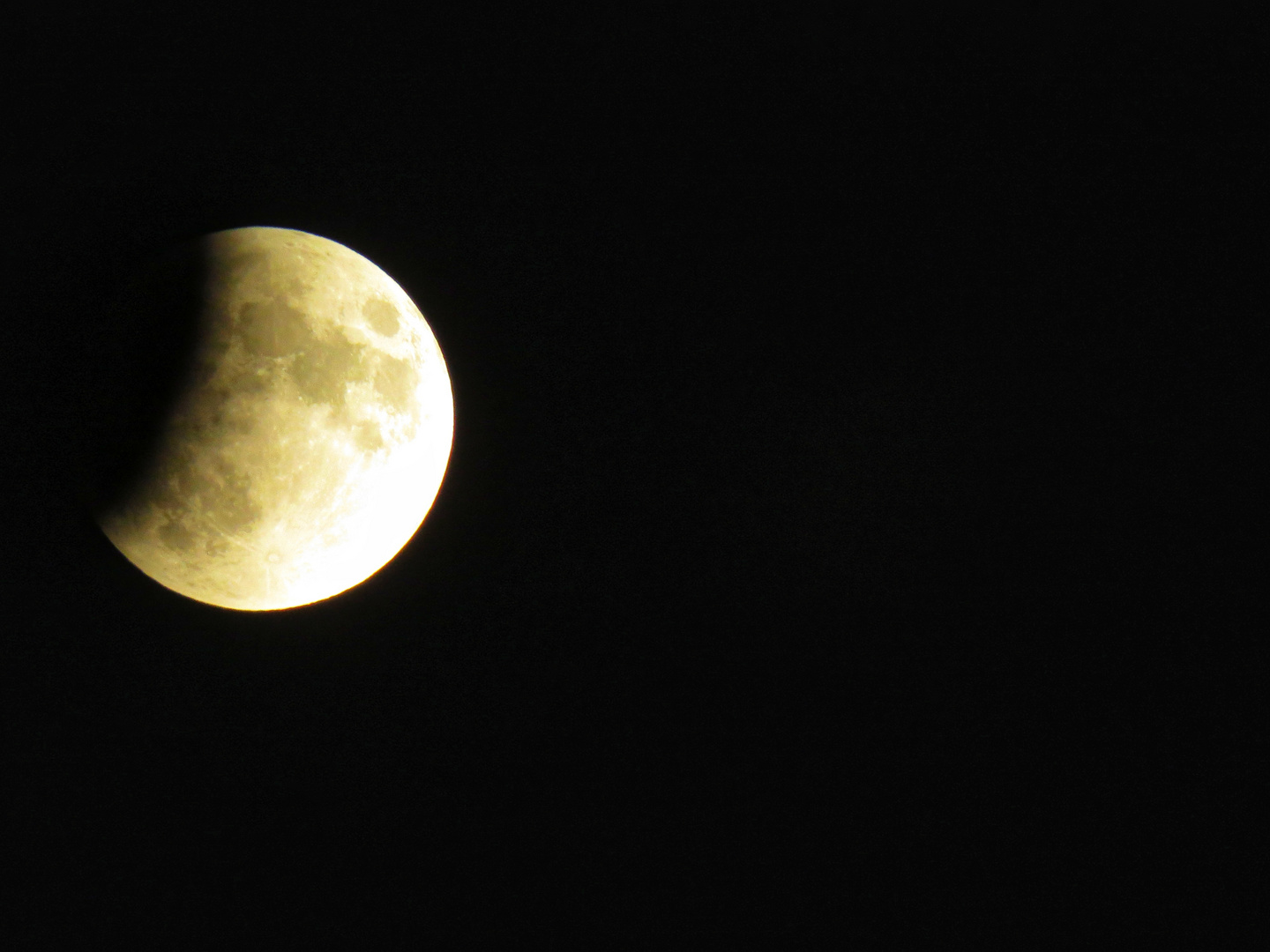 " E la luna bussò alle porte del buio.... "