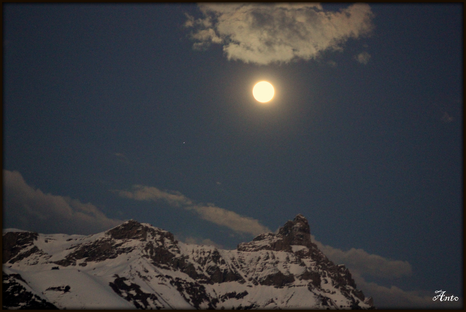 E la luna..... la su' ....