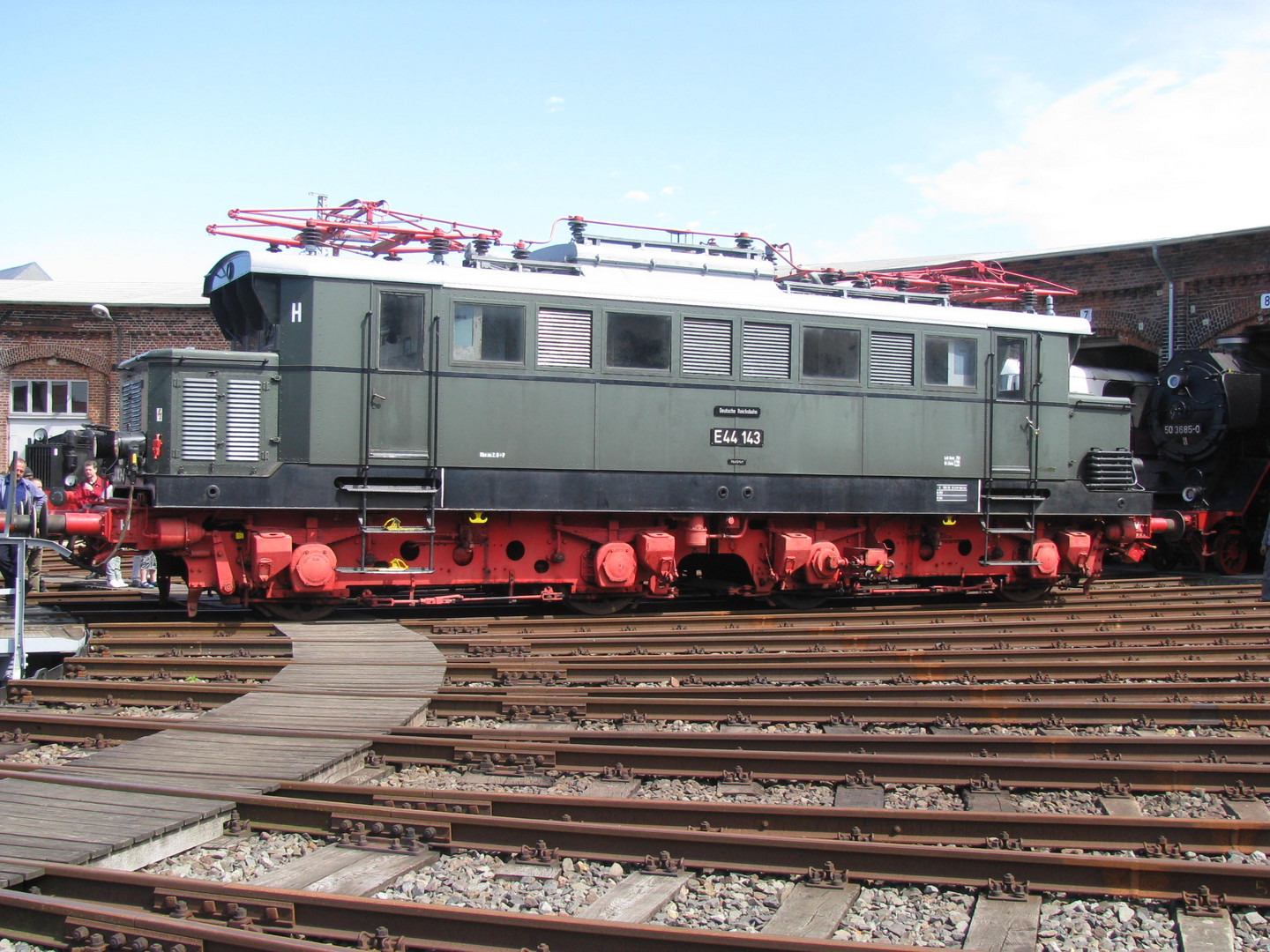  E-Lokomotive 244 143-4 der Deutschen Reichsbahn