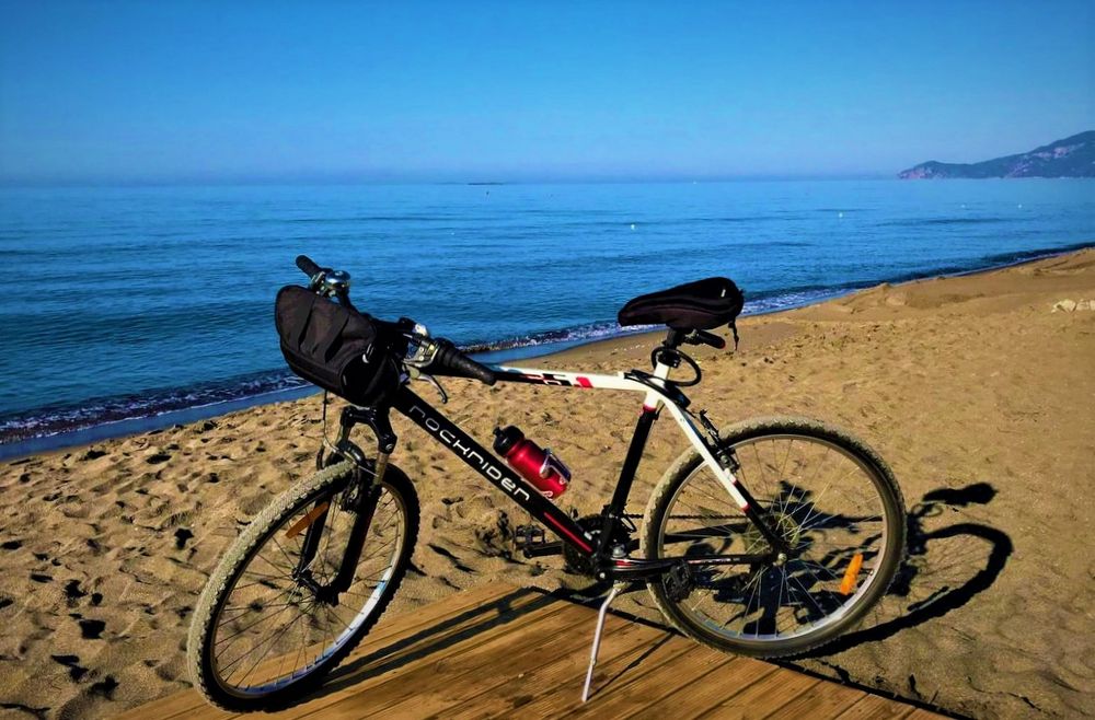 E pedalando arrivi fino al mare...