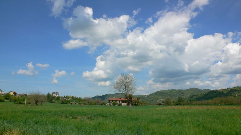 E per tetto un cielo di nuvole