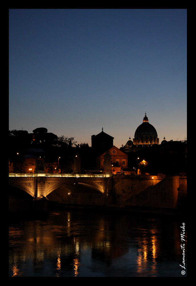 .. è uno spettacolo di notte il Tevere ...