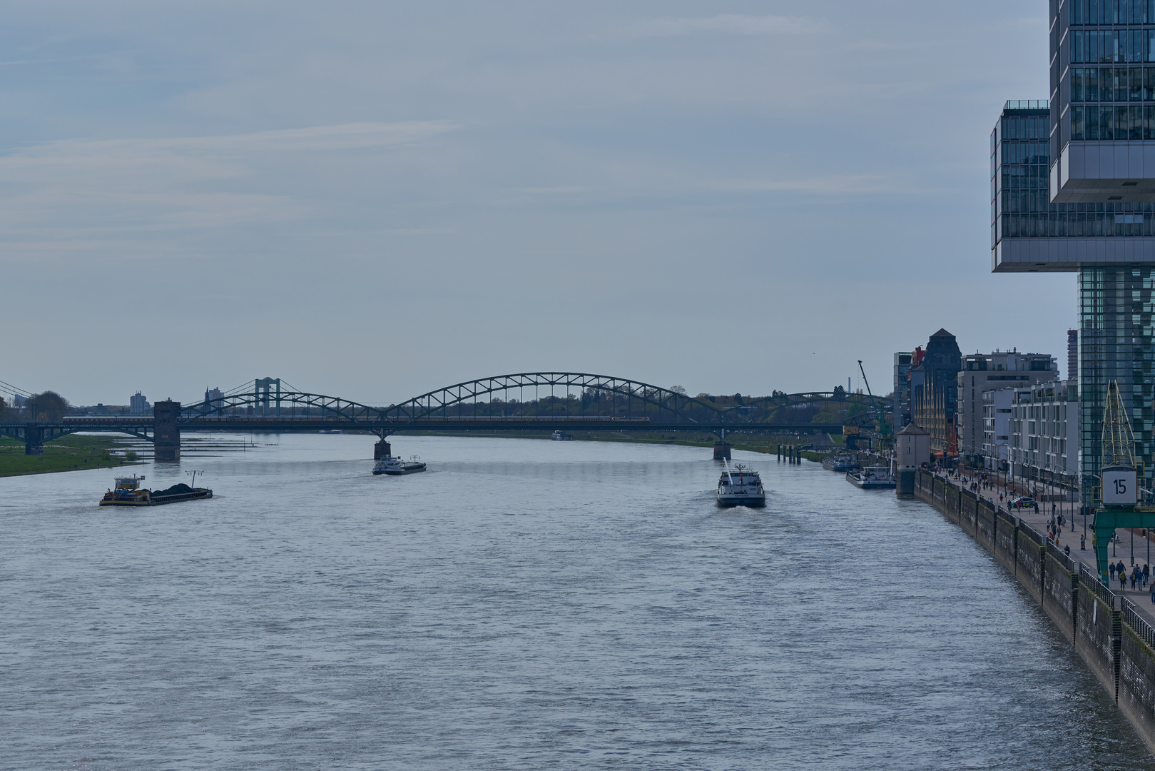 E03 001 mit dem AKE auf der Südbrücke in Köln