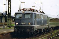 E10 121