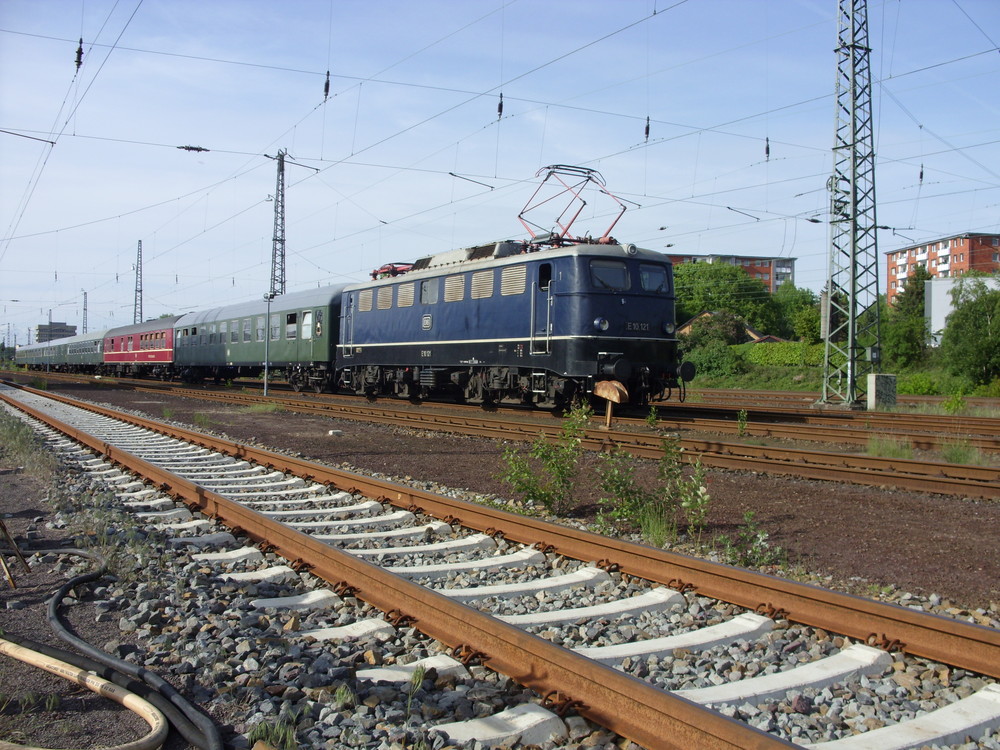 E10 121 In Hamburg Langenfelde am 09.05.09