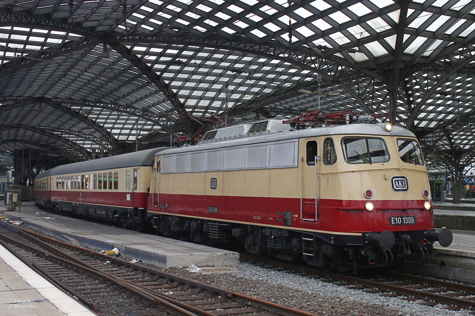 E10 1309 AKE Rheingold in Köln Hbf, am 04.03.2017.