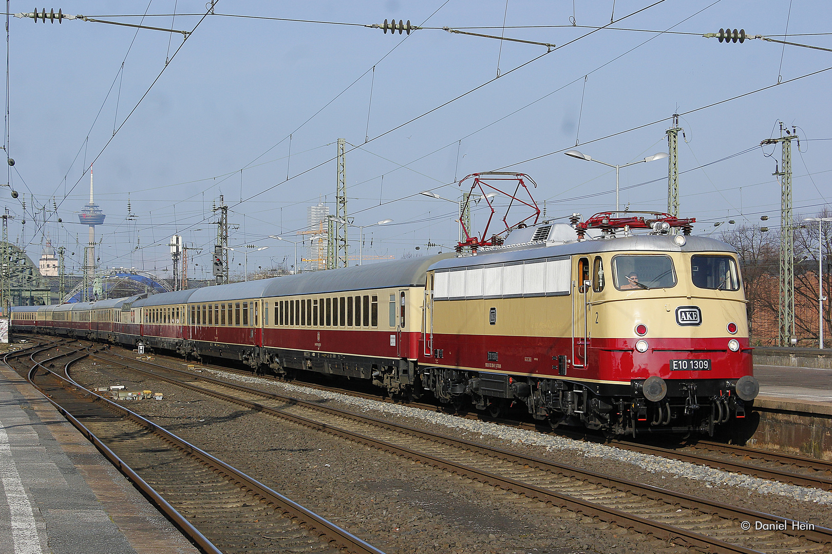  E10 1309 AKE Rheingold in Köln Messe Deutz, am 13.03.2016