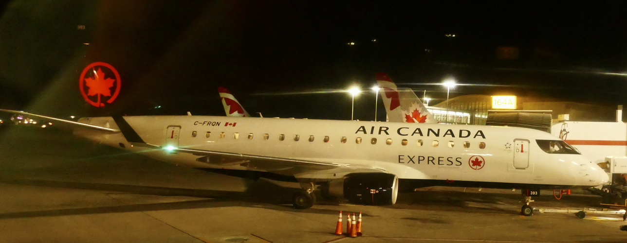 E175 der AIR CANADA EXPRESS (1)