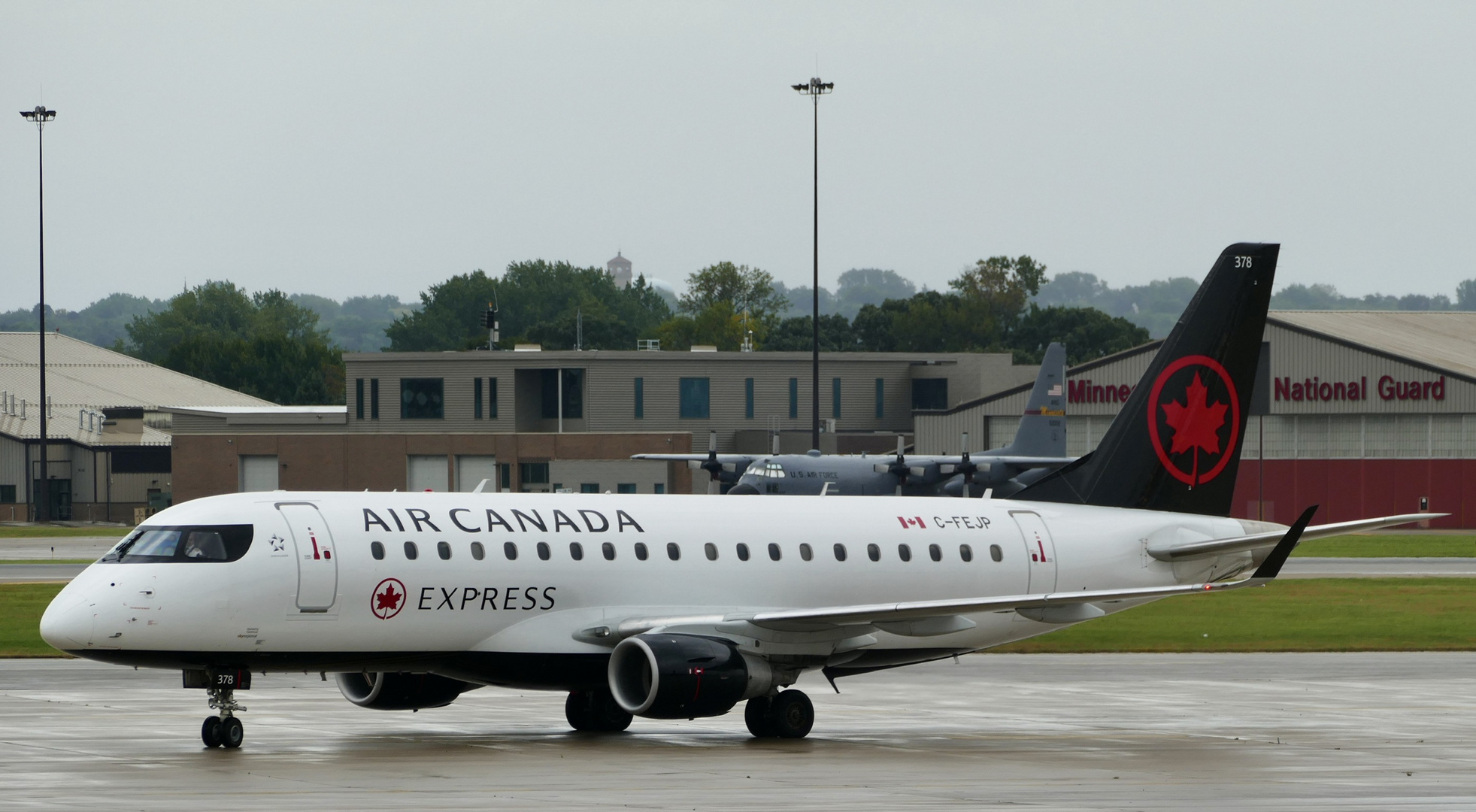 E175 der Air Canada Express (2)