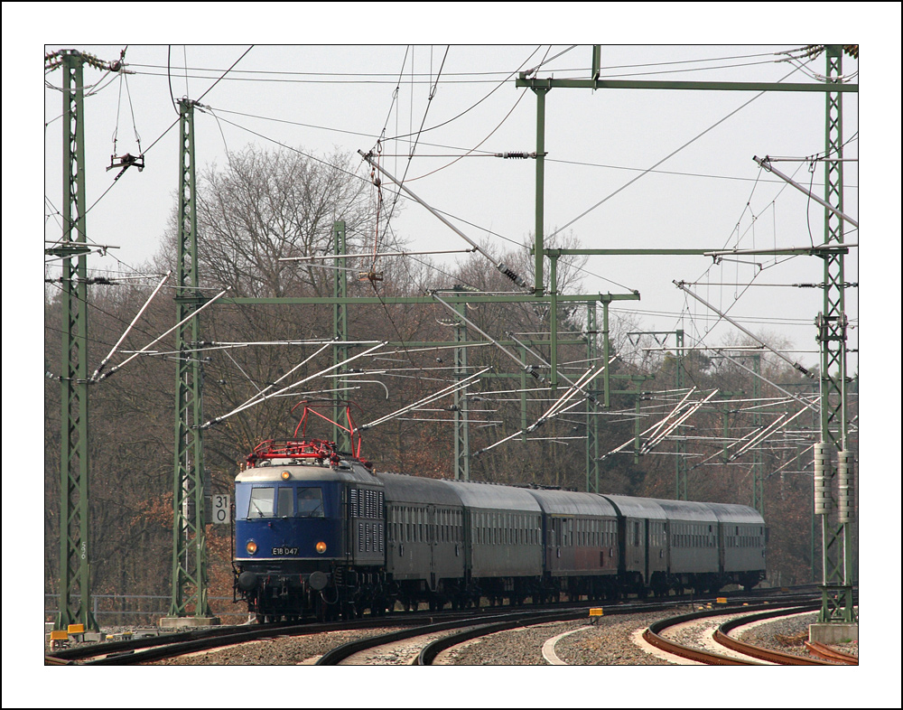 E18 047 bei Frankfurt Stadion